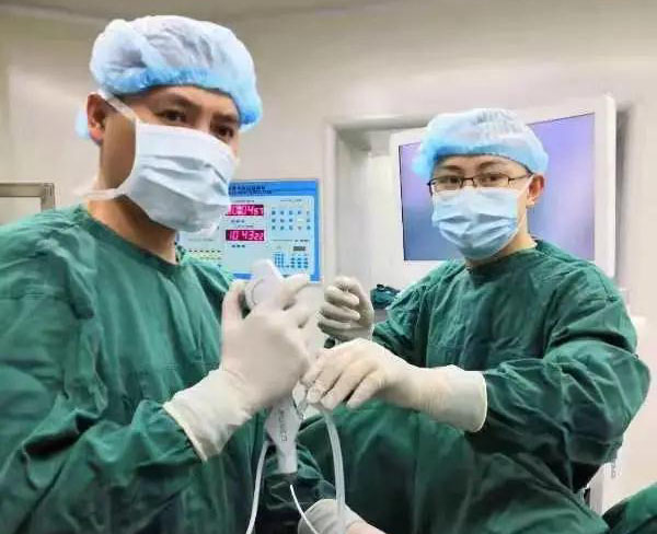 广汉市中医医院成功完成广汉市首例右侧重复肾、右下位肾结石经尿道输尿管软镜钬激光碎石取石术