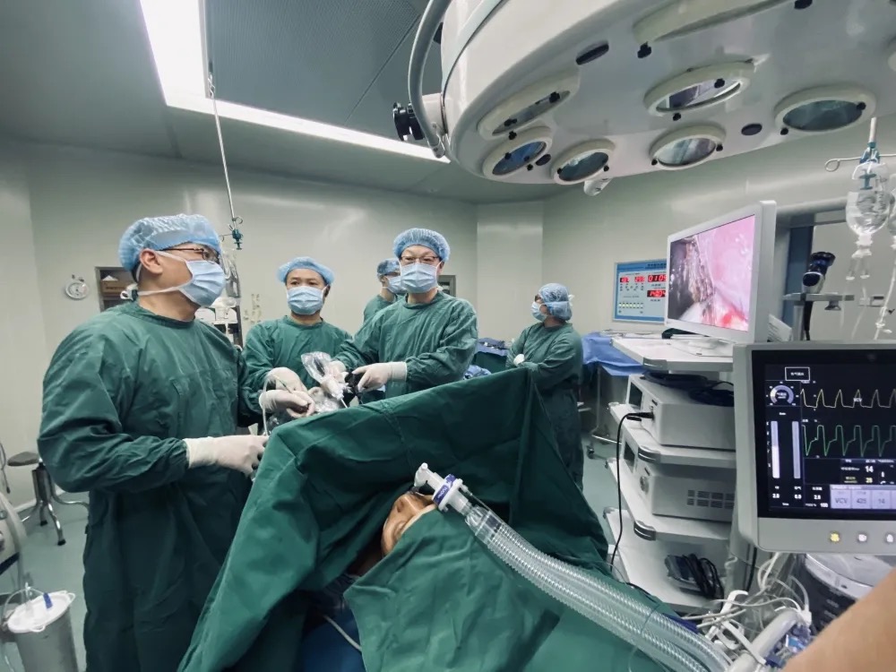 市中医医院成功开展“腹腔镜下的左半肝切除/胆囊切除/胆道镜胆总管探查/T管引流术”