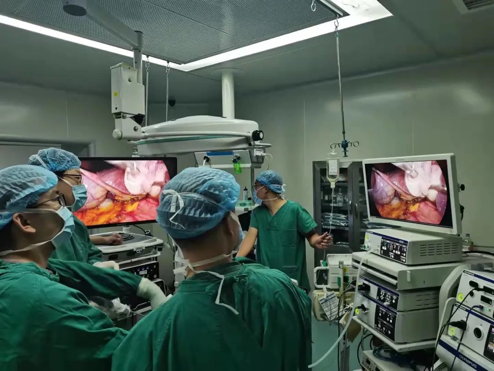 市中医医院开展广汉首例腹腔镜下肝叶切除术
