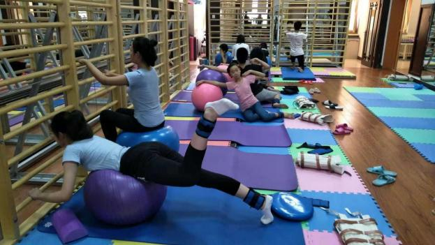 广汉市中医医院康复科脊柱侧弯训练营开班啦！