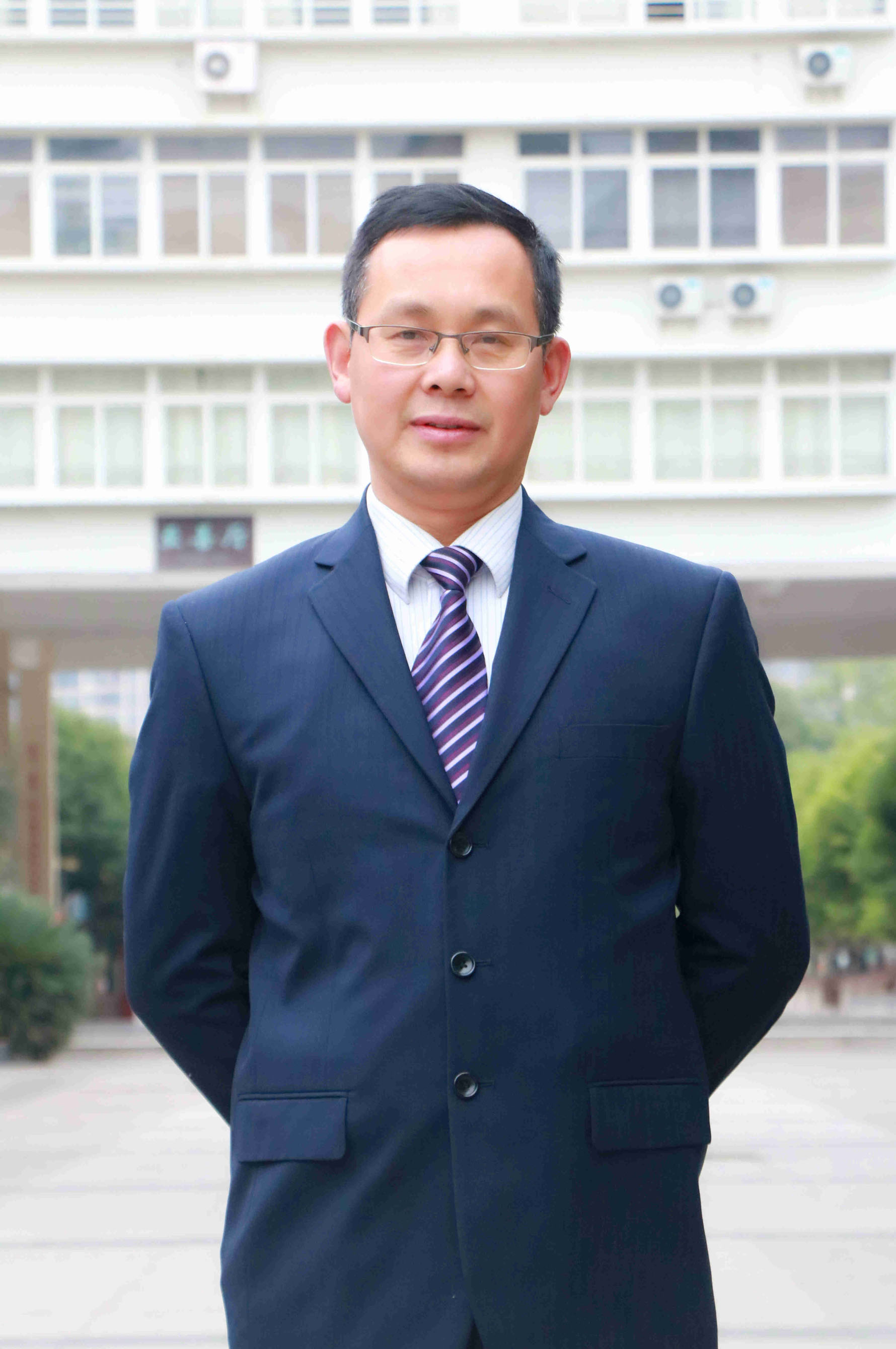 广元外国语学校服务中心主任 冯成云
