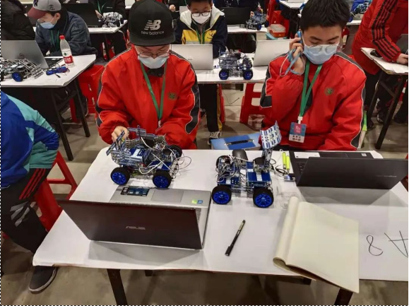 點贊！廣外學生捧回“全國機器人工程任務挑戰賽”大獎
