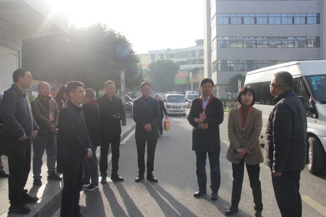 广汉市政协主席何敏一行对我院文明城市创建工作情况开展调研