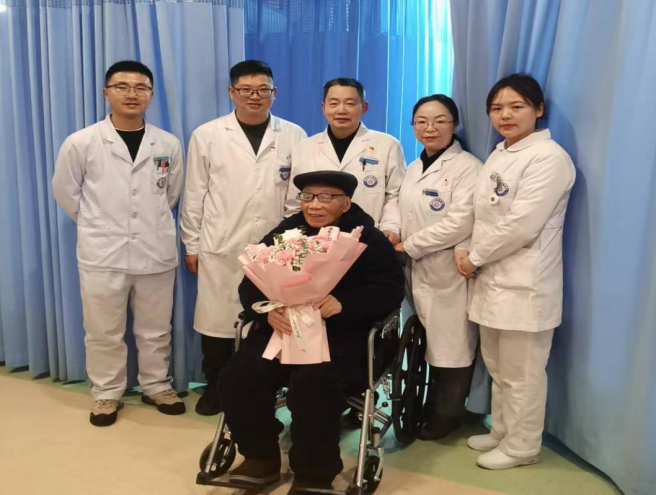 致敬最可爱的人——康复科党支部庚续红色基因，关爱抗美援朝老兵！